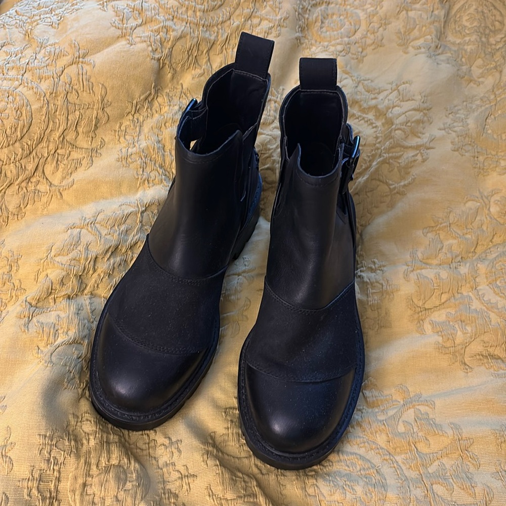 Ugg boots. Size 7.